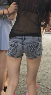 超极品超深沟大长腿美少女卖花第一季