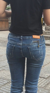 超紧蓝牛小妹发传单