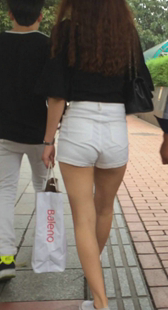 白热裤包臀小妹视频