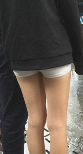 长腿超短热裤小妹