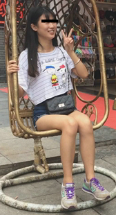 牛仔热裤美少女