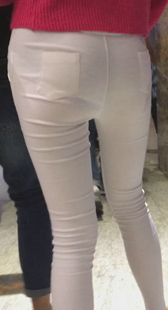 街拍翘臀白裤美内痕第一季