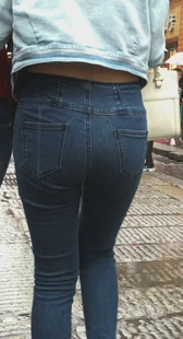 性感翘臀蓝牛两少妇