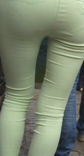 街拍翘臀布裤紧内痕小少妇第二季