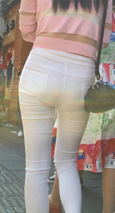 性感白裤大宽臀美女