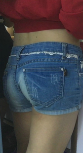 极品深沟美肚脐美三角美女第四季