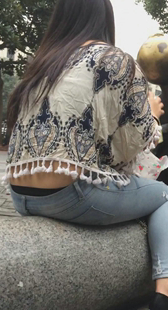 披肩紧牛翘臀大学妹第一季