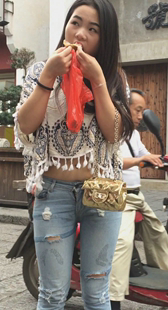 披肩紧牛翘臀大学妹第三季