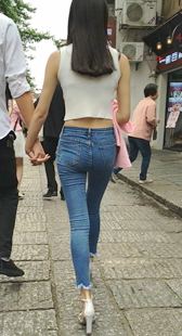 高跟紧身蓝牛小翘臀美眉