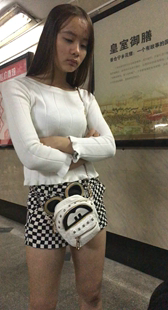 包臀热裤美胸老板娘