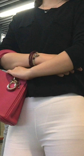 极品白裤美女超突起美三角