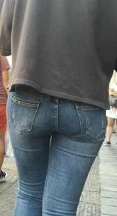 极品紧牛大宽臀美少妇