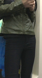 公交打底美三角少女