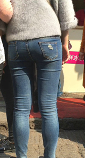 步行街蓝牛大屁股