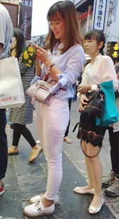 极品白裤小妹饱满圆润翘臀