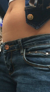 露腰紧身牛仔裤漂亮美眉