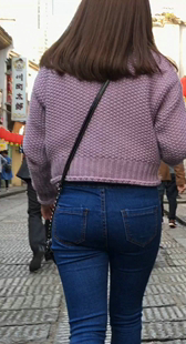 屁股又大又翘的蓝牛美女