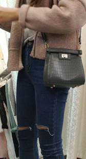 一个紧牛性感圆臀女老板