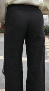 站牌等车西裤的妹子