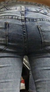 灰色牛仔裤性感美女