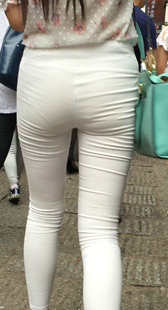 白色紧身裤饱满丰臀美眉
