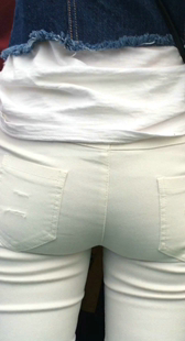 白色紧身裤饱满翘臀美眉