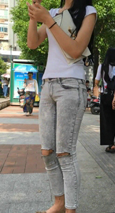 灰白紧牛小翘臀大美女