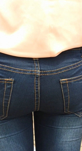 饱满苹果臀牛仔裤