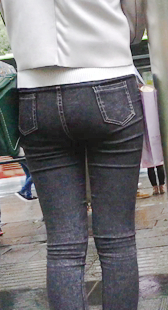 超紧黑裤翘臀少妇