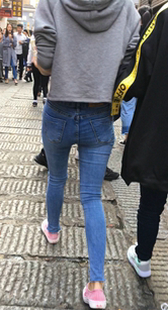 跟拍紧蓝牛深沟少妇