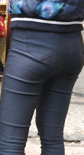 街拍翘臀黑裤熟女