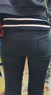 超紧黑裤两少妇