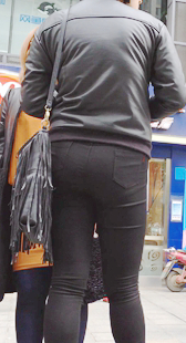 超紧黑裤熟女在等人