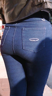 牛仔裤巨臀真少见