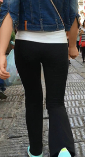 包臀黑裤真会扭