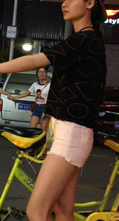 白短裤长腿少妇