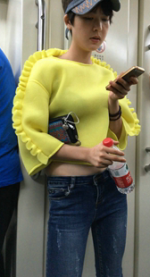 紧身蓝牛美女三角区特写