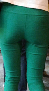 极品绿裤大宽臀美女