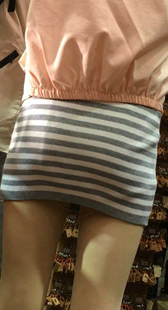 包臀短裙肉色丝袜美腿妹子