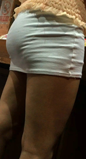 店里大翘臀超短裙少妇