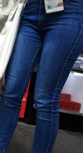 紧身裤三个学生妹子