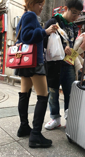 高靴超短裙肉色丝袜妹子
