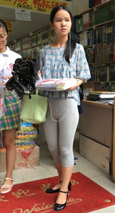 超紧内痕打底裤小妹真性感