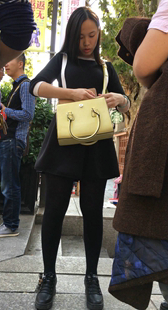 连衣裙黑色丝袜直腿妹子