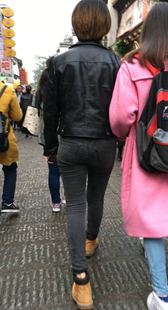 灰色紧绷牛仔裤极品圆润翘臀短发美眉