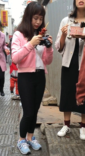 黑色紧身裤小妹饱满大屁股