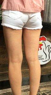 牛仔小热裤美眉性感翘臀显内痕