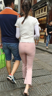 极品粉裤透内痕巨臀少妇