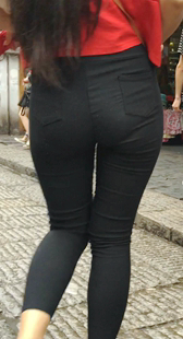 紧身裤长发美眉极品饱满翘臀