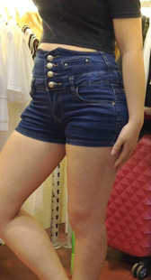 极品牛仔热裤大翘臀老板娘第二季